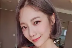 90年健身教练，因性感蜜桃臀走红，直言弹力带动作可造同款翘臀图片