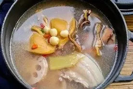墨鱼排骨汤的做法，这样做全家人都爱喝，肉香浓郁不油腻图片