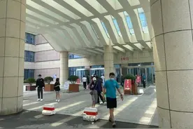 CBA一天5消息！林书豪医院就诊，俞长栋暗示离疆，贺天举归队训练图片