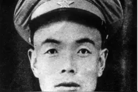 49年5月，他还是旅长，一个月内晋升军长，55年授衔中将图片