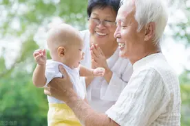 “姥姥、姥爷、爷爷、奶奶”谁带娃，对孩子更好？科学排序来了图片