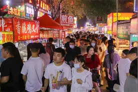 临沂市开阳路 夜市里的烟火气图片