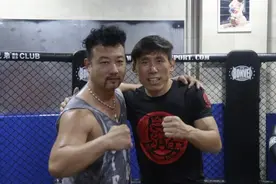 传武真有高手！八极拳大师不愧传武实战第一人！一招轻松秒杀壮汉图片