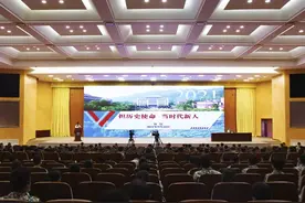 【2021新生季·第一课】易红：担历史使命 当时代新人图片