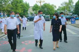 县委副书记、代县长杜娟到县人民医院检查指导疫情防控工作图片