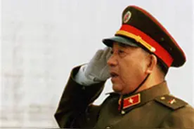 84年阅兵，秦基伟担总指挥受中央表彰，3年后谁接任他成司令员？图片