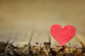 女人深爱一个人，是克制不了的图片