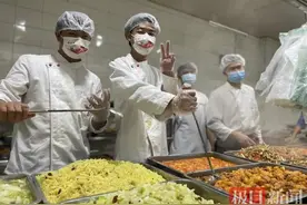 烹饪专业学生提前就业！食堂“阿姨”手不抖了……图片