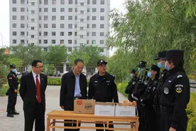 中院领导督查王泽等人涉黑案件审理情况并慰问一线执勤警察图片