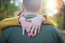 当男人不在乎一段感情时，会留下这四种信息，女人一定要留意图片