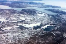 5万亿吨冰融化后，格陵兰大量土地裸露，美国想买它，中国想投资图片