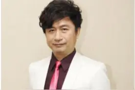 黄舒骏与小25岁90后妻子近照，夫妻恩爱，妻子年轻漂亮图片