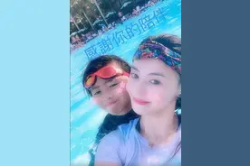 组图：张柏芝晒与二儿子合照 坦言“陪伴就是最好的爱”图片