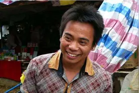 越南小伙带1万现金到中国旅游，购物傻眼了：中国人买东西不给钱图片