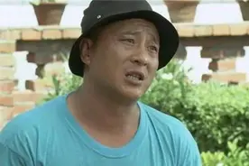 同样演过“赵四”，刘小光事业受挫，关小平做酒厂赚得盆满钵满图片