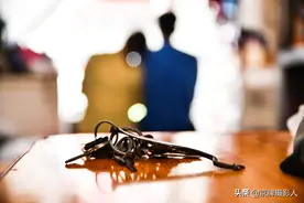 一对儿“结婚印章”成了妻子唤醒爱人的最后希望图片