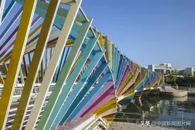 山东青岛：唐岛湾畔彩虹桥 秋日靓丽美如画图片