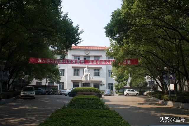 江西省高安中学老校区,1907年创办的百年老校,校友们来集合了