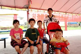 半夜决堤，鄱阳留守奶奶带着五个孩子惊险逃生，志愿者：别怕图片