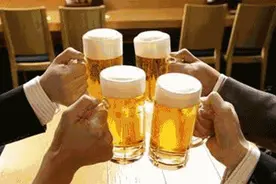 逛超市还是要货比三家：同款啤酒竟然这么大差价图片