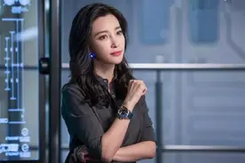曾是华谊地下老板娘，拿下华谊一姐位置，却爱上小16岁白领图片