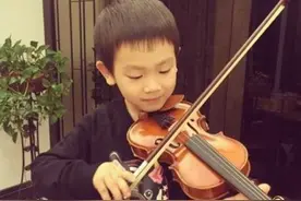 王宝强10岁儿子王子豪正脸首曝光 浓眉大眼皮肤白净图片