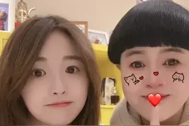 55岁金龟子晒和女儿合照，相差33岁似姐妹花，女儿高颜值酷似王宁图片