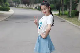 叶一茜公开森碟近照，踏滑板的追风女孩，圆脸肉嘟嘟活泼又可爱图片