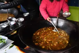 濮阳特色小吃，10元一份每天3大锅不够卖，馒头随便吃图片