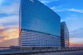 北龙湖上，第一家企业已进驻金融岛图片