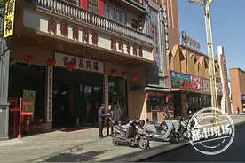南昌：楼上装修厕所，楼下天花板惊现20多个洞，餐饮店老板怒了图片