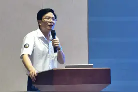 川师大李松林教授课堂之问：高考后，学生为什么要扔书？图片