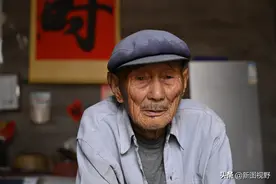 101岁寿星爷爷，生活自然，午饭仅吃1个馒头，80岁时还种地图片