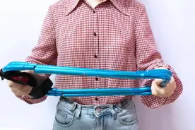 仅“手机大小”折叠椅，重量才300g竟承重200斤，野营自驾好帮手图片