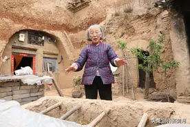 山西农村80岁老夫妻60年前因成分不好走到一起，如今生活成啥样子图片