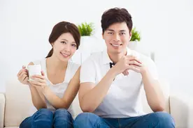 我26岁，老婆41岁，结婚之后，老婆要求我辞职在家被她圈养图片