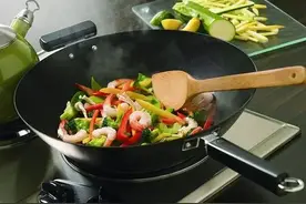 炒菜是中间放盐还是最后放盐？谨记“这4点”，你也能成大厨图片