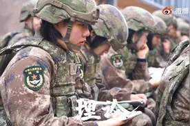 解放军东南劲旅配发新式单兵装具，何时配上“星空迷彩”就更完美图片