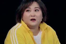 母亲早逝，男友抛弃，人称“倒尿女孩”的贾玲，谣传是姜昆私生女图片