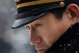 承包《悬崖之上》笑点的“老金”，是“反派专业户”，也是“B站老用户”图片