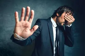 为什么很多人一到中年就会心慌？心理学家这样说图片