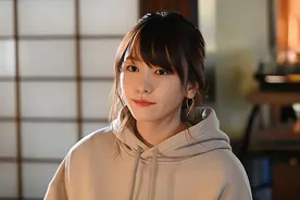 “侄子12岁生日，红包12万”凤凰男充大头回老家扶贫，回来家没了图片