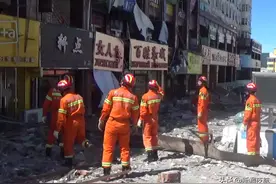 突发！绥芬河市一楼体外墙坍塌图片