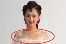 《刁蛮公主》服装真是潮，吊带露脐装样样都有，当年怎么没发现？图片