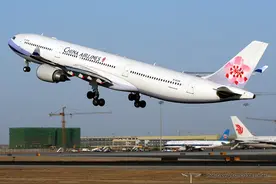 台湾省空域最惨空难事故，2万米高空飞机突然解体，真实纪录片图片