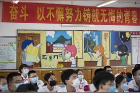 高中生黑板报走红，细节堪称“大制作”，画面惊艳老师不忍擦掉图片