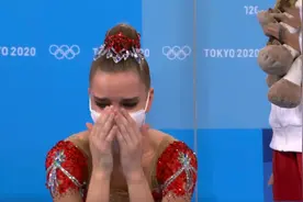 申诉失败，俄罗斯选手哭了！艺术体操主教练乌斯马诺娃宣布辞职图片