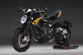 MV奥古斯塔三缸街车800R，将搭载SCS智能变速箱图片
