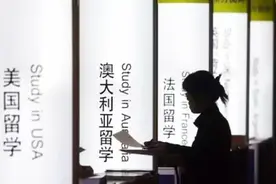 小留学生在英国学到“正宗的中式教育”？网友：莫名喜感图片