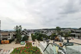 100亿元打造的古镇，被誉为长沙的大唐不夜城，有人却说门票太贵图片